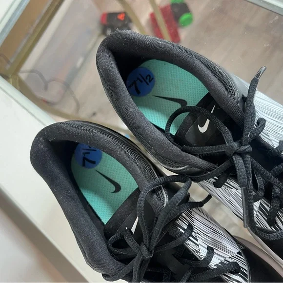 Nike Women's Size 7.5 Nike Delight V-Lady Golf Shoe SpikedTread Black White - Picture 6 of 9